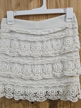 Francesca's Collections Cream Lace Tiered Mini Skirt